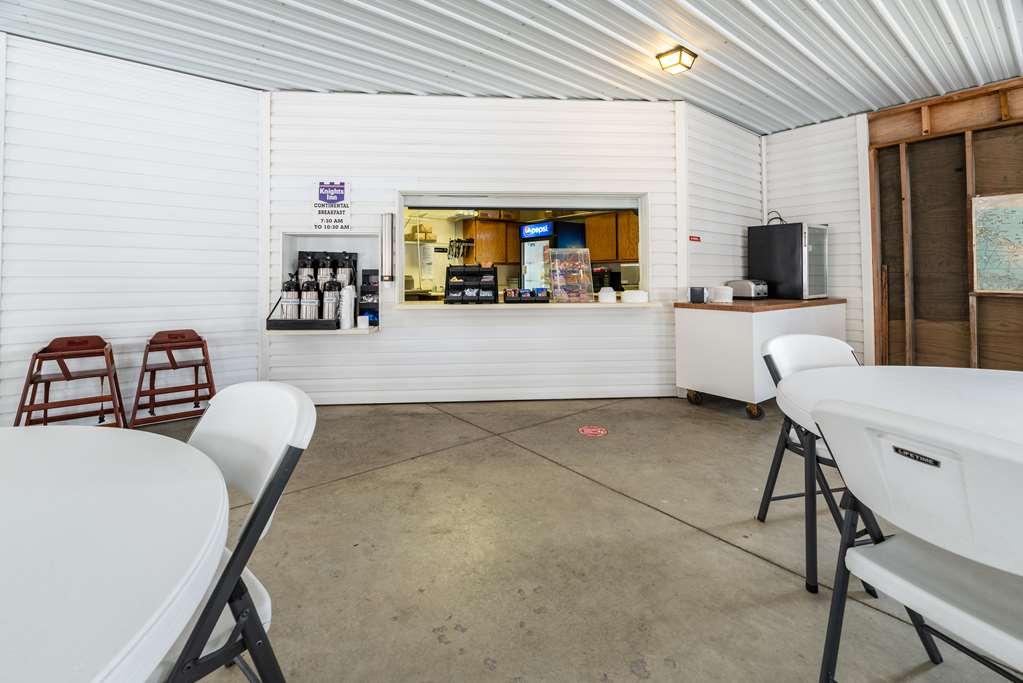 Knights Inn Sandusky Restaurant photo